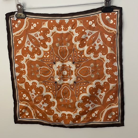 Piattelli Handrolled 100% Silk Square Scarf 17” x 17” - Picture 2 of 4